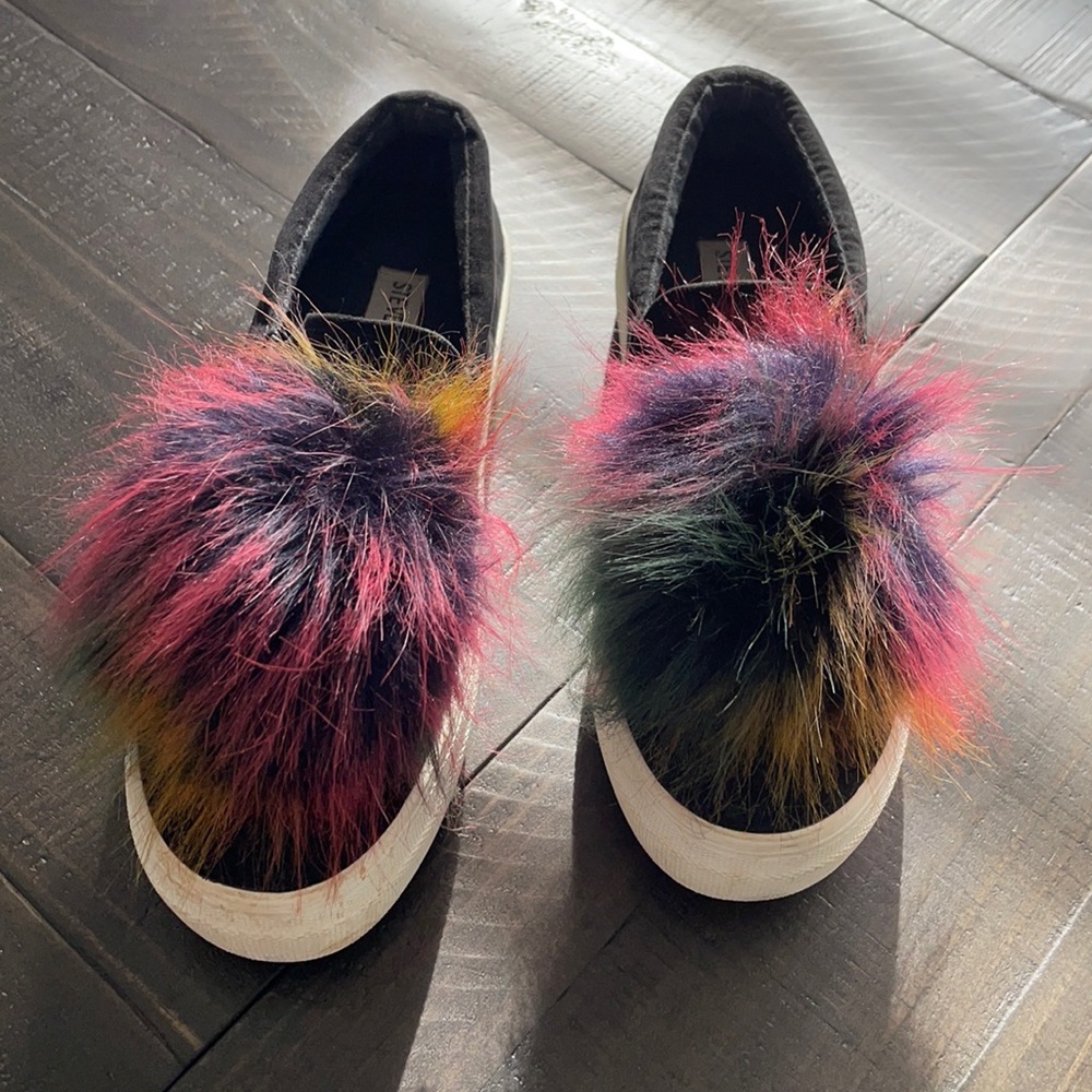 Girls black Steve Madden black slip on with fur Pom Pom on top